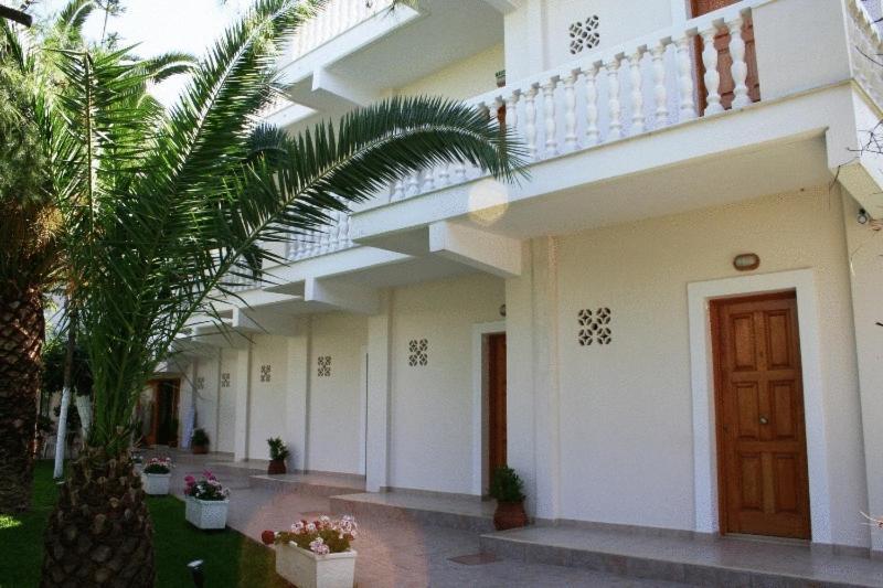 Posidonia Pension Amarynthos Exterior foto
