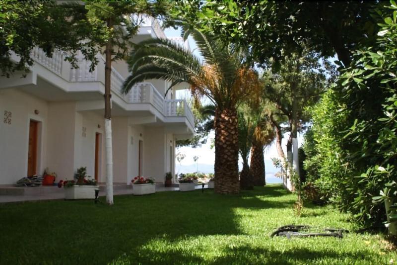 Posidonia Pension Amarynthos Exterior foto