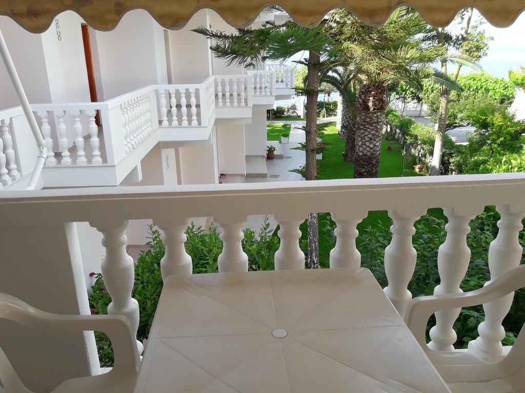 Posidonia Pension Amarynthos Exterior foto